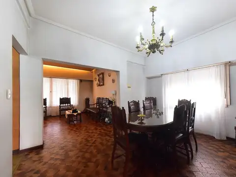 Casa 5 ambientes con 2 baños