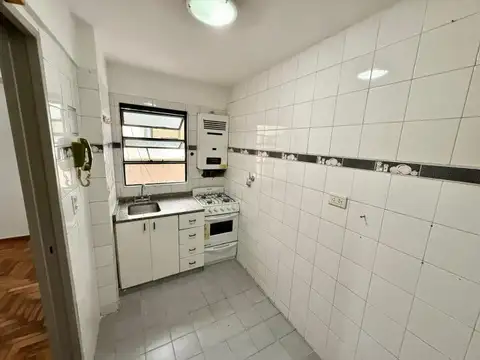 Av Angel Gallardo 618 , Piso 2