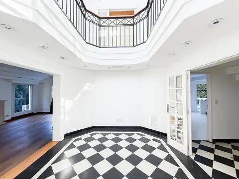Casa 7 ambientes con 5 baños