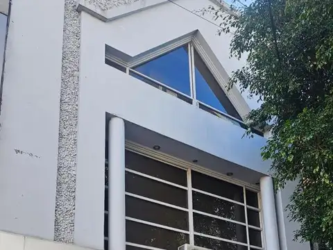 Excelente local Comercial en lote propio, en venta  en el  Microcentro de ciudad de La Plata