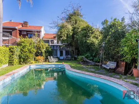Casa con excelente terreno muy cerca de CABA