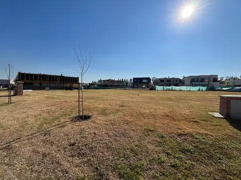 Venta lote en Santa Ana, hermosa ubicación y orientación