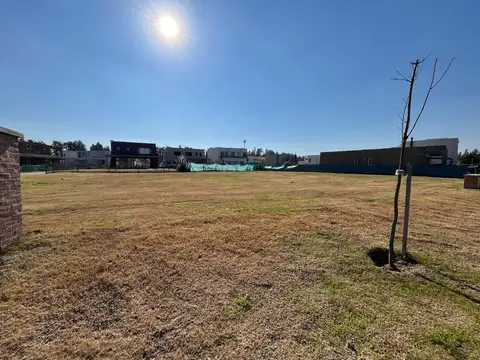 Venta lote en Santa Ana, hermosa ubicación y orientación