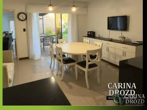 Casa 9 ambientes con 4 baños