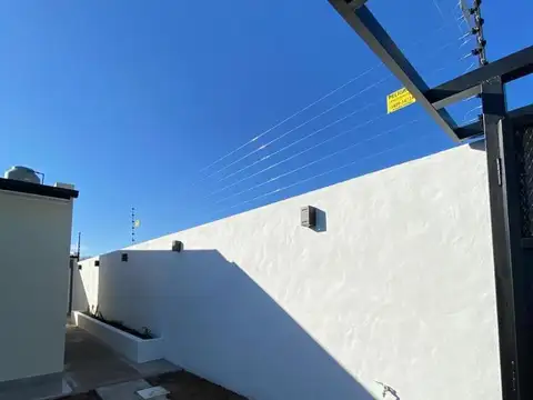 Casa en Alquiler con 1 cochera