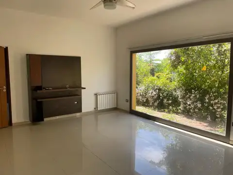 Casa en Venta en Zárate, USD 320.000