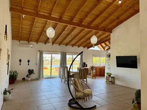Casa 5 ambientes con 2 baños