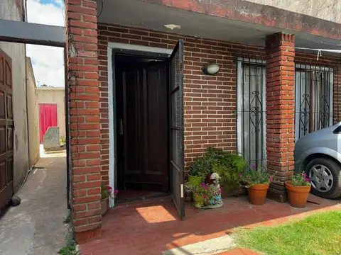 CASA 3 DORMITORIOS + MONOAMBIENTE + QUINCHO