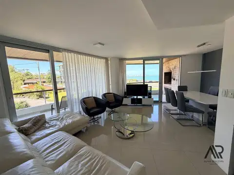 Apartamento en alquiler anual c/ cochera en Pinares