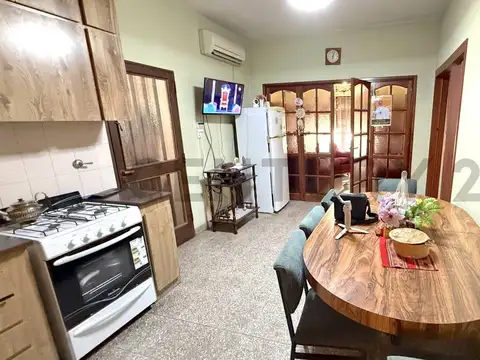 Casa de 2 dormitorios con cochera doble. VENADO TUERTO.