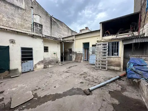 VENTA DE CASA A DEMOLER  O RECICLAR OPORTUNIDAD