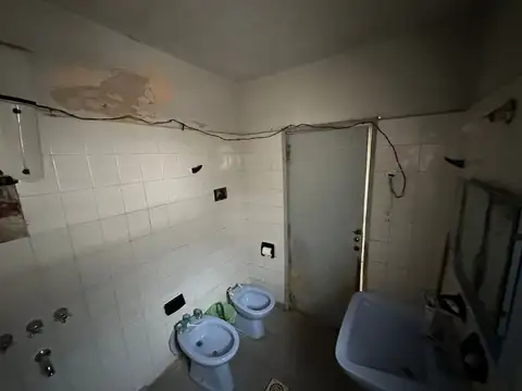 VENTA DE CASA A DEMOLER  O RECICLAR OPORTUNIDAD