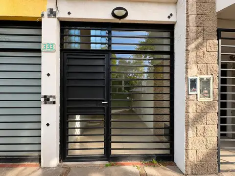 ALQUILER LOCAL COMERCIAL PILAR EXCELENTE UBICACION