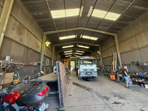 Galpón - 320 m2 cubiertos - Lote 1200 m2 -Berazategui