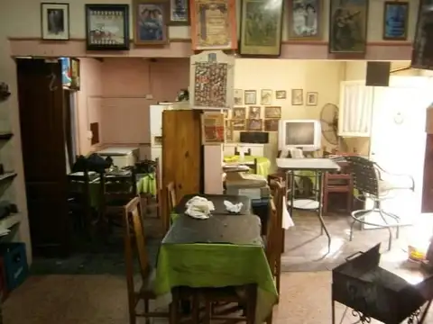 Local comercial en esquina y funcionó 20 años una parrilla