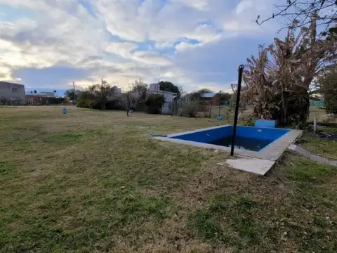 Casa Quinta Con Pileta, Y Amplio Terreno Parquizado