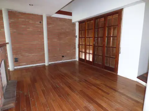 Casa 6 ambientes con 2 baños
