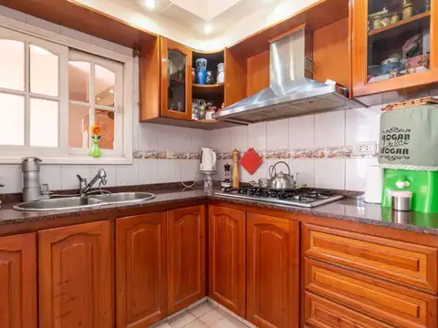 Casa 7 ambientes con 4 baños