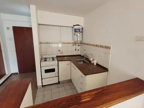 VILLA BALLESTER CENTRO: DEPTO. 2 AMBIENTES AL FRENTE 2º PISO POR ESCALERA