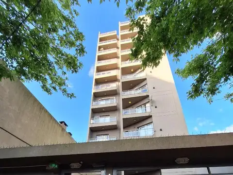 Alquiler. Quilmes ctro.  2 amb c/ cochera y Balcón.