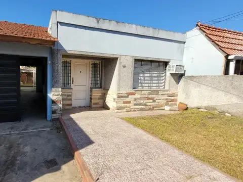 Casa 3 ambientes - Morón
