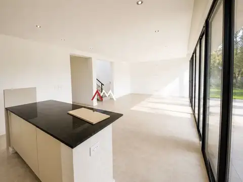 Casa 5 ambientes con 3 baños