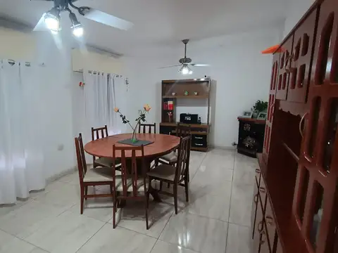 Venta de casa de 3 dormitorios - Patio - Cochera - Local - VGG