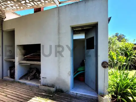 Casa en Venta con 4 cocheras
