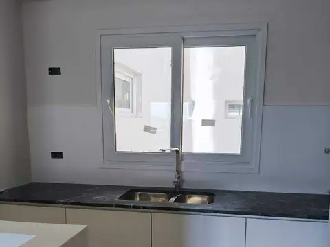 Casa 2 ambientes con 1 baño