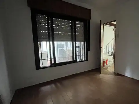 CASA 3 DORMITORIO / COCHERA, PATIOS Y PARRILLERO