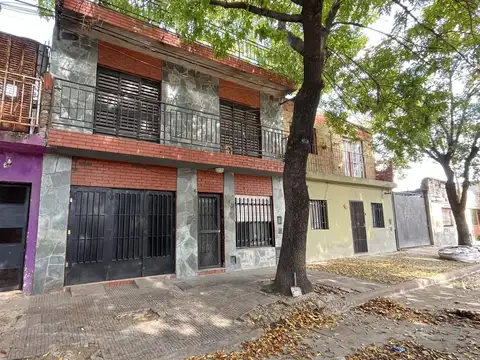 Casa 3 dormitorio / cochera, patios y parrillero