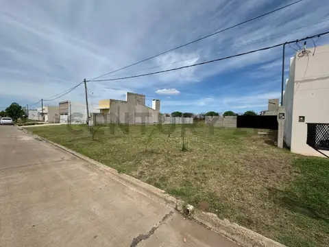 Se vende terreno con pileta en Rafaela