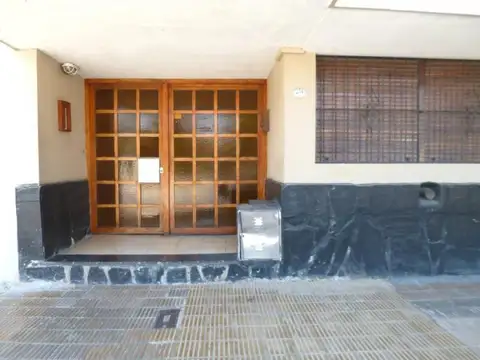 C. 19 200, Piso 1