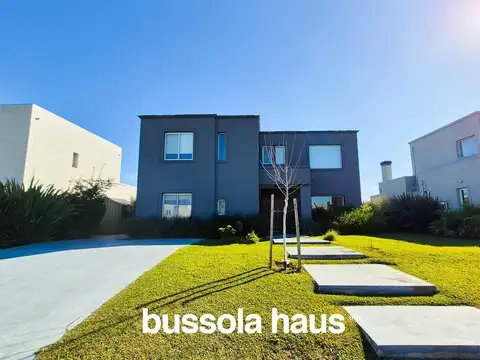 Casa en venta de 5 ambientes con pileta en Acacias Puertos Escobar