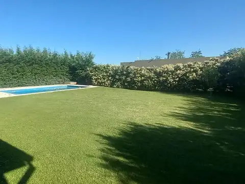 Casa 4 ambientes con 3 baños