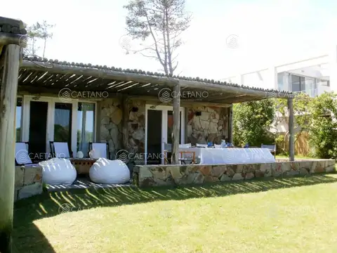 Alquiler temporal casa 5 dormitorios. La barra, Montoya.