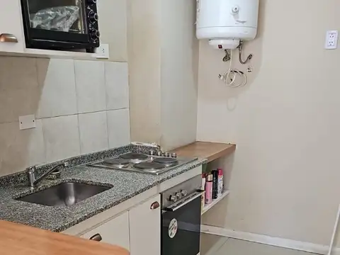 Dpto de 1 ambiente grande. Baño competo. Lavadero.  Balcón