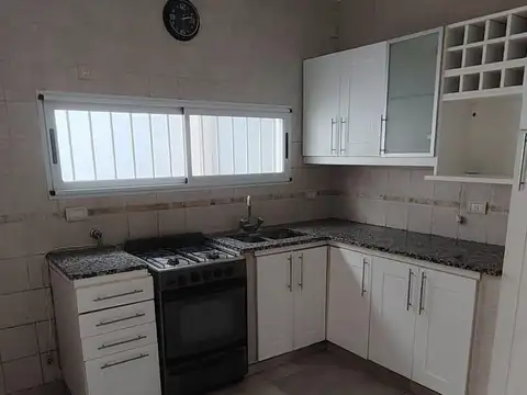 Casa 2 ambientes con 1 baño