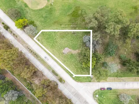 LOTE EN ESQUINA CON FONDO GOLF SAINT THOMAS CENTRO