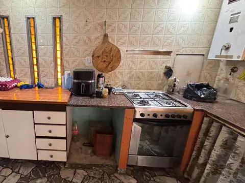 CASA EN VENTA 3 AMBIENTES CON COCHERA EN MERLO