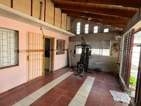 Casa en Venta con 3 cocheras