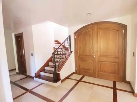 Casa 5 ambientes con 3 baños