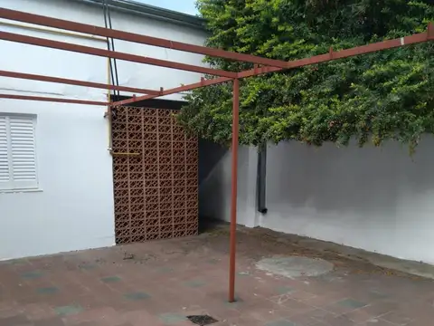 INTERNO UNICO  EN RISSO AL 1700 - NO PH