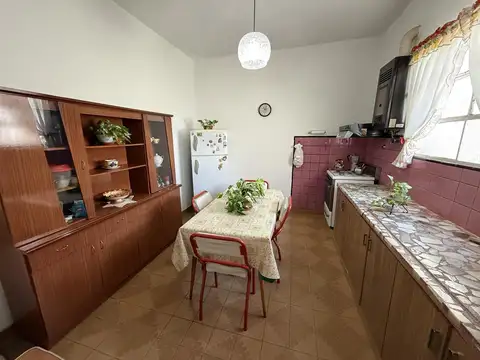 Casa 3 ambientes en Venta con cochera y Local en Wilde Avellaneda