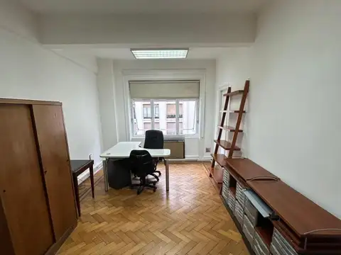 Roque Saenz Peña 832. Edificio Volta. Oficina.Cochera