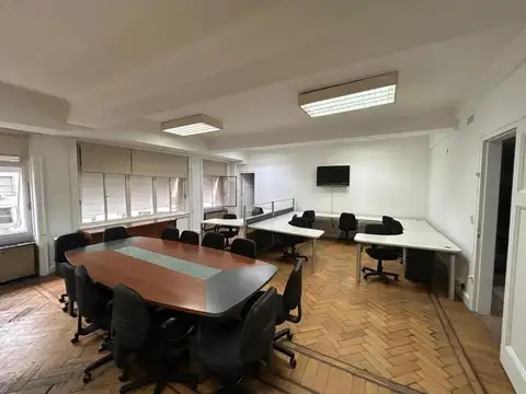 Av Pte Roque Saenz Pena 800