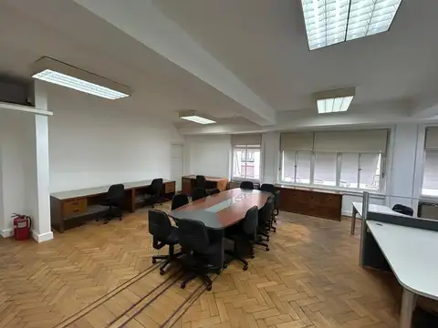 Roque Saenz Peña 832. Edificio Volta. Oficina.Cochera