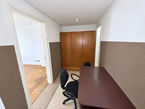 Oficina 4 ambientes con 2 baños