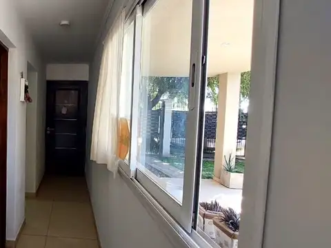VENTA CASA 4 AMBIENTES CON GRAN PARQUE
