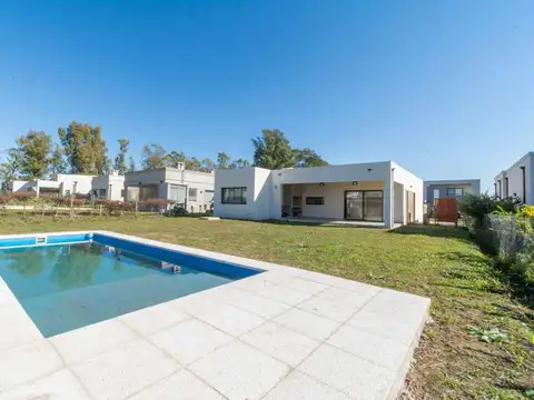 Casa en Venta en Pilar del Este - Santa Elena, USD 230.000